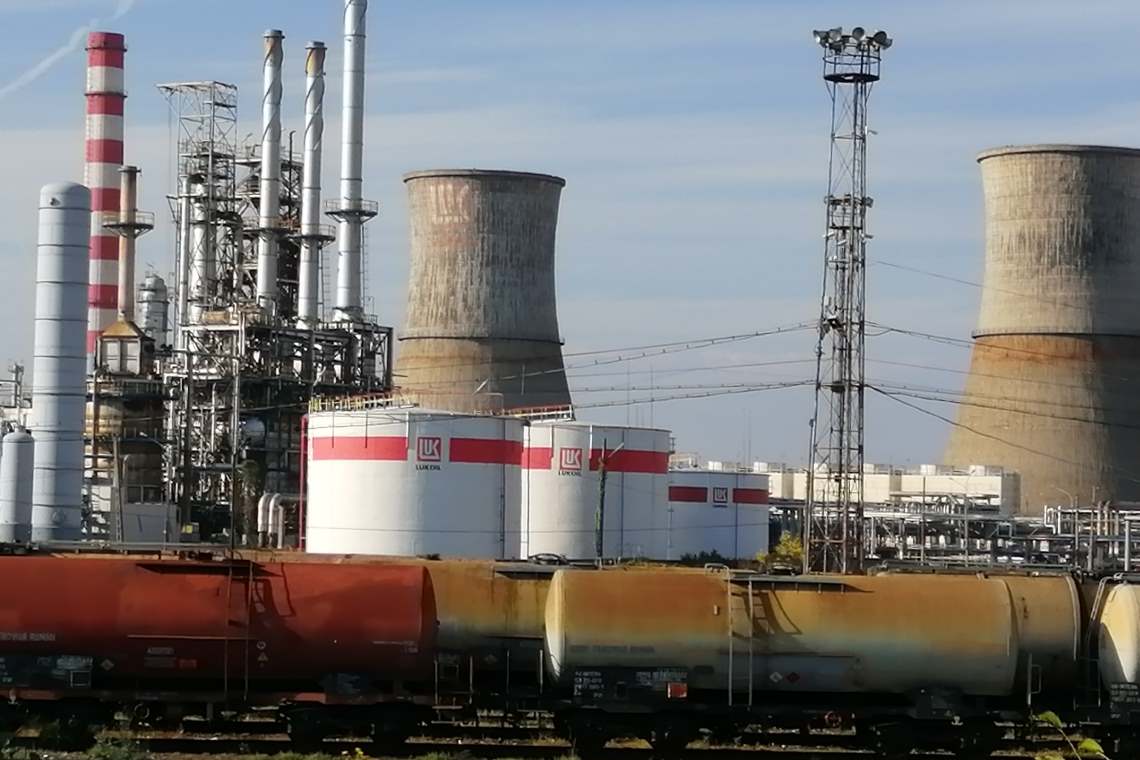 Demolarea turnului de răcire de la rafinăria Petrotel Lukoil a fost amânată