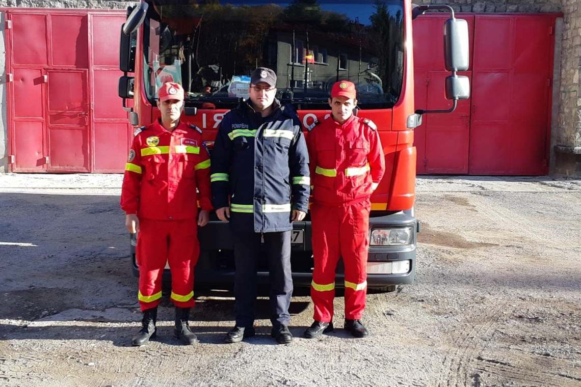 Ei sunt trei dintre oamenii în uniformă de salvator: Vasile, Petre și Narcis. În drum spre locul de muncă, au ajutat răniții dintr-un accident