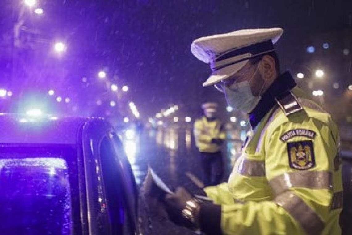 Tânăr de 17 ani, prins fără permis la volanul unei autoutilitare, în Câmpina. Cu cine se mai afla în mașină!