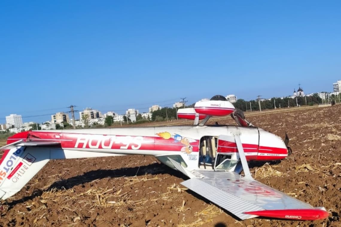 Raport preliminar în cazul avionului aterizat forțat pe un câmp de lângă Ploiești, la final de septembrie