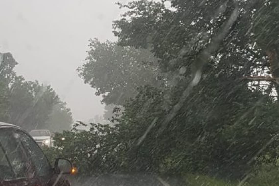 Trafic blocat pe DN1, la ieșirea din Azuga spre Predeal