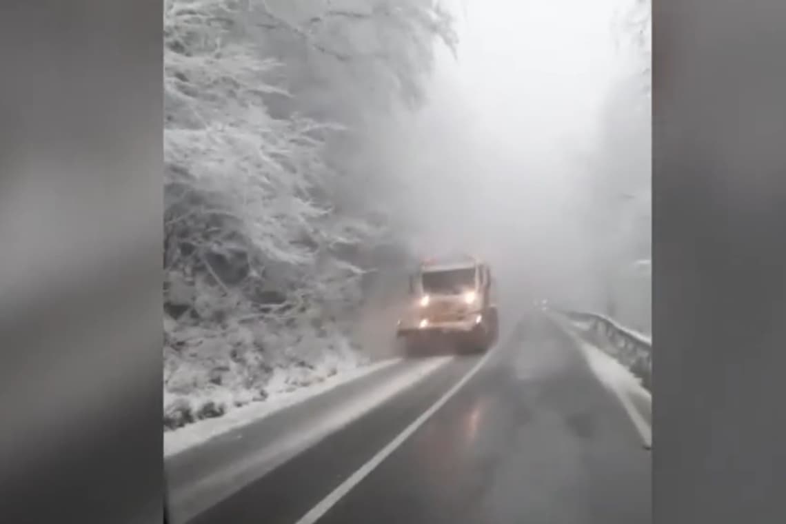 Utilaje de deszăpezire au acționat pe DN1A, la ieșire din Prahova spre Brașov
