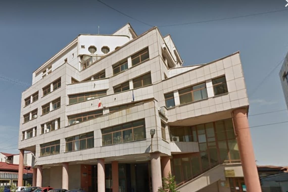 Fostul sediu Peco din Ploiești, scos din nou la mezat, după mutarea Tribunalului Prahova