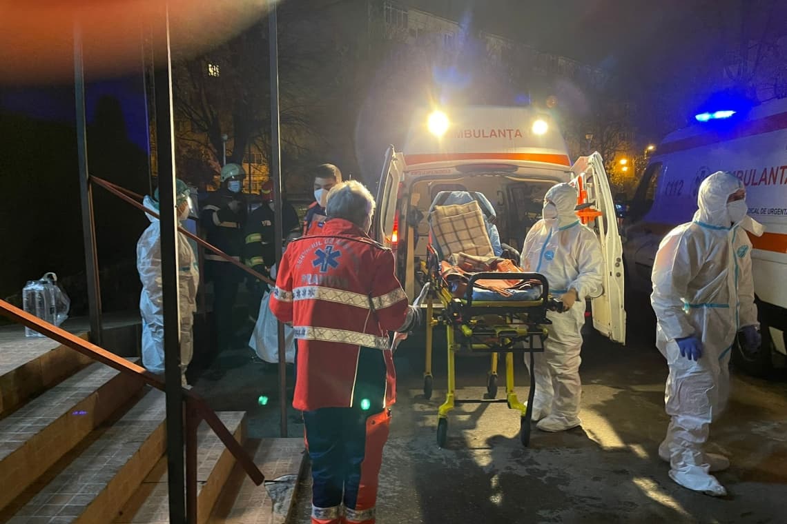 Pacienții transferați de la Secția Boli Infecțioase la Spitalul Județean, după incendiul de joi dimineață, sunt în stare stabilă