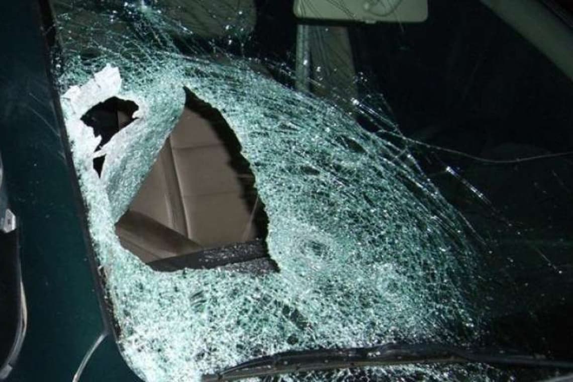 Tânăr de 22 de ani, reținut după ce a furat 11.200 de lei dintr-o mașină