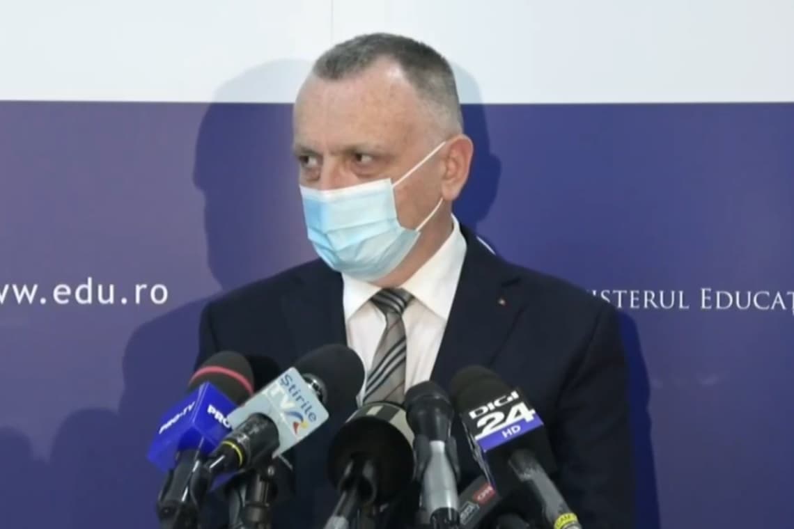 Continuă talmeș-balmeșul testării elevilor. Școlile decid dacă testele pot fi făcute și acasă!