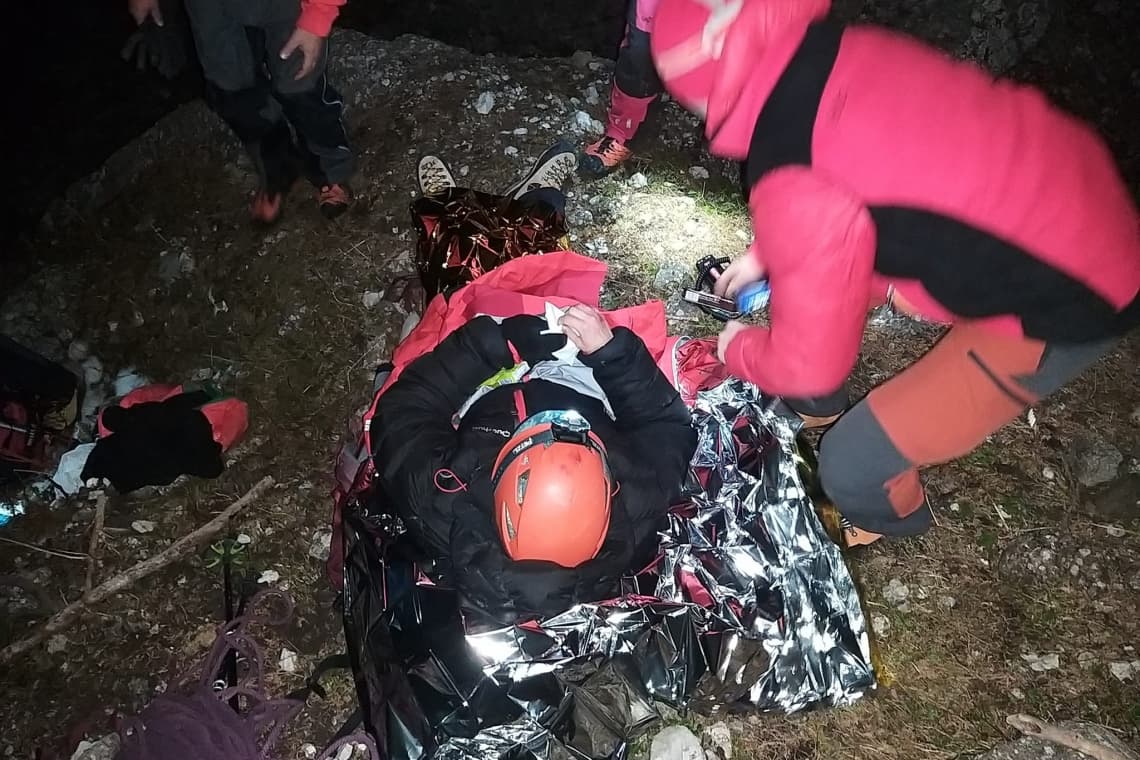 Acțiune de nouă ore, pentru salvarea unei cățărătoare grav rănite în Bucegi