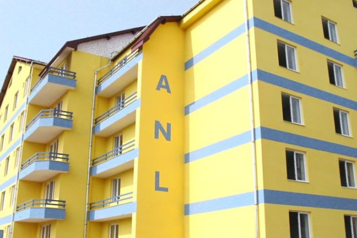 ANL reia lucrările la blocul cu panouri solare și centrale termice proprii, în Boldești-Scăeni