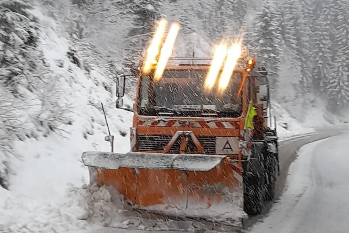 O firmă din Cluj Napoca va deszăpezi timp de trei ani drumurile naționale din Prahova
