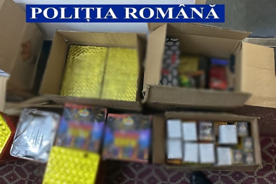 Arme deținute ilegal și jumătate de tonă de artificii și petarde, ridicate de polițiștii prahoveni la perchezițiile de astăzi