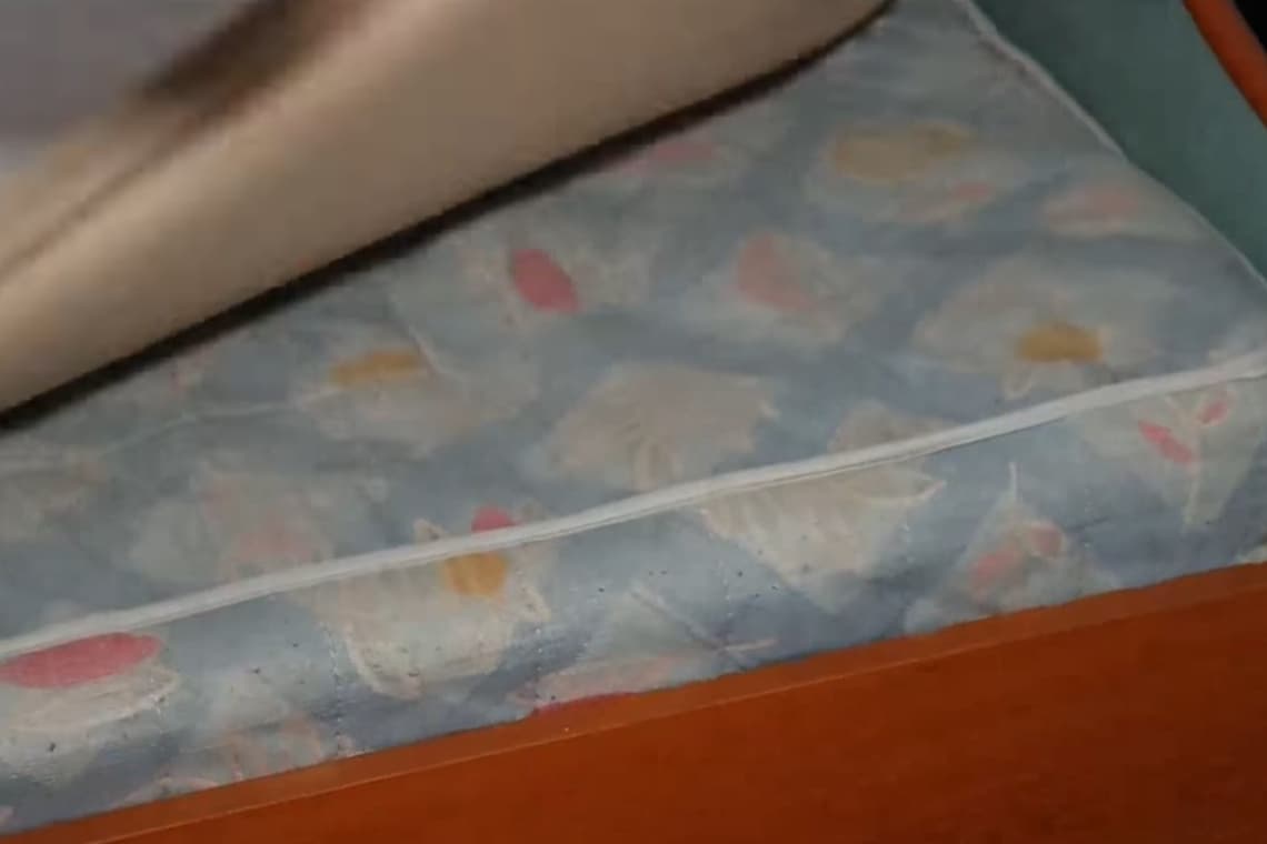 Mizerie, prize smulse din pereți, mâncare expirată. Asta au găsit inspectorii ANPC în unele spații de cazare de pe Valea Prahovei