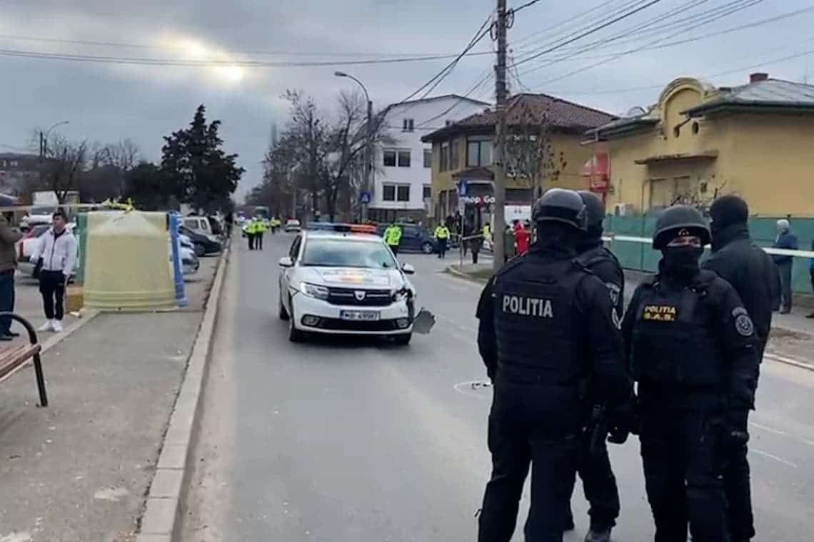 O fată a murit și o alta a ajuns la spital după ce au fost accidentate de o mașină a Poliției