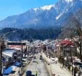 Valea Prahovei își dublează populația: coloane kilometrice pe DN1 și înghesuială pe pârtii. Imagini de pe domeniile schiabile