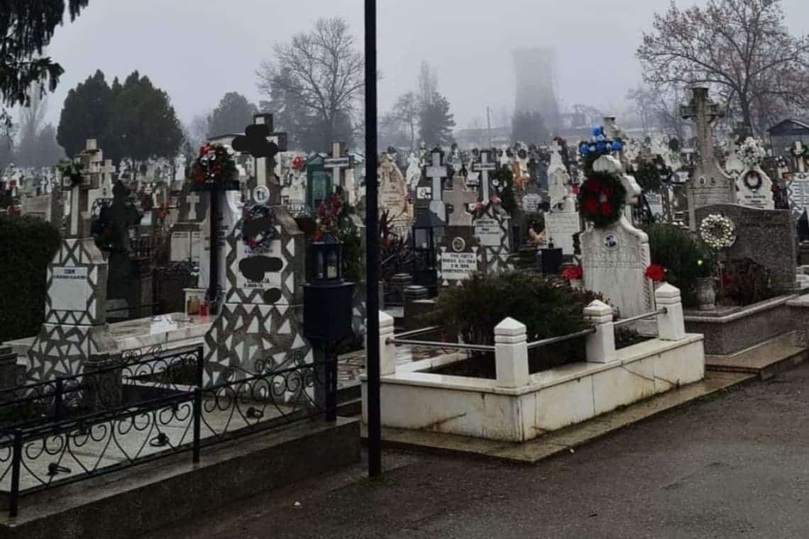 Percheziții la suspecți de profanare de morminte și furt