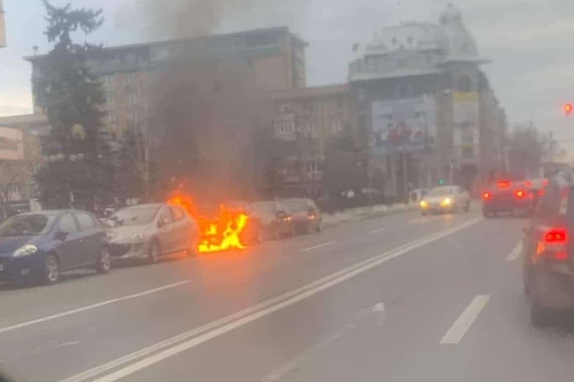 Mașină în flăcări, în centrul Ploieștiului! 
