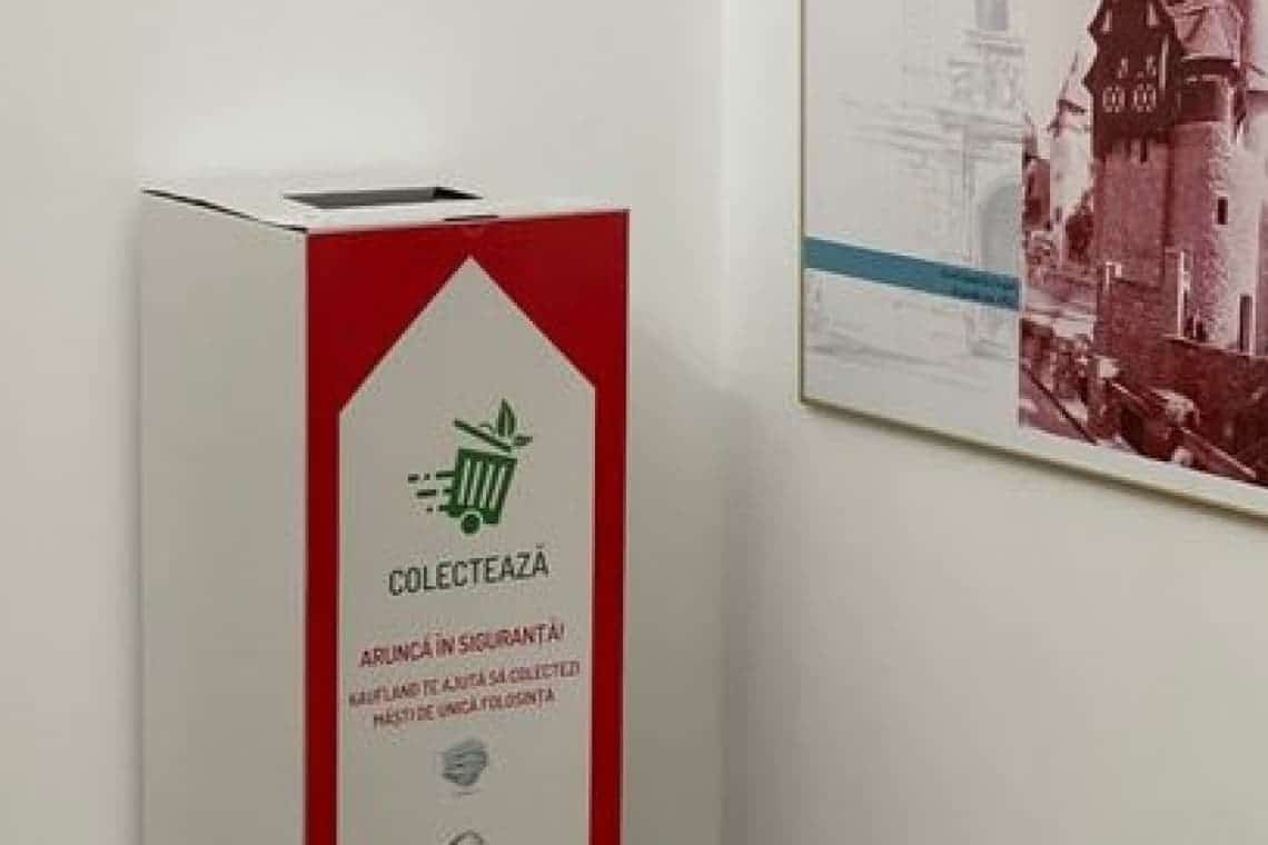 Voi unde aruncați măștile de protecție, după utilizare? Sinaia, primul oraș din România cu o rețea de colectare a măștilor de unică folosință