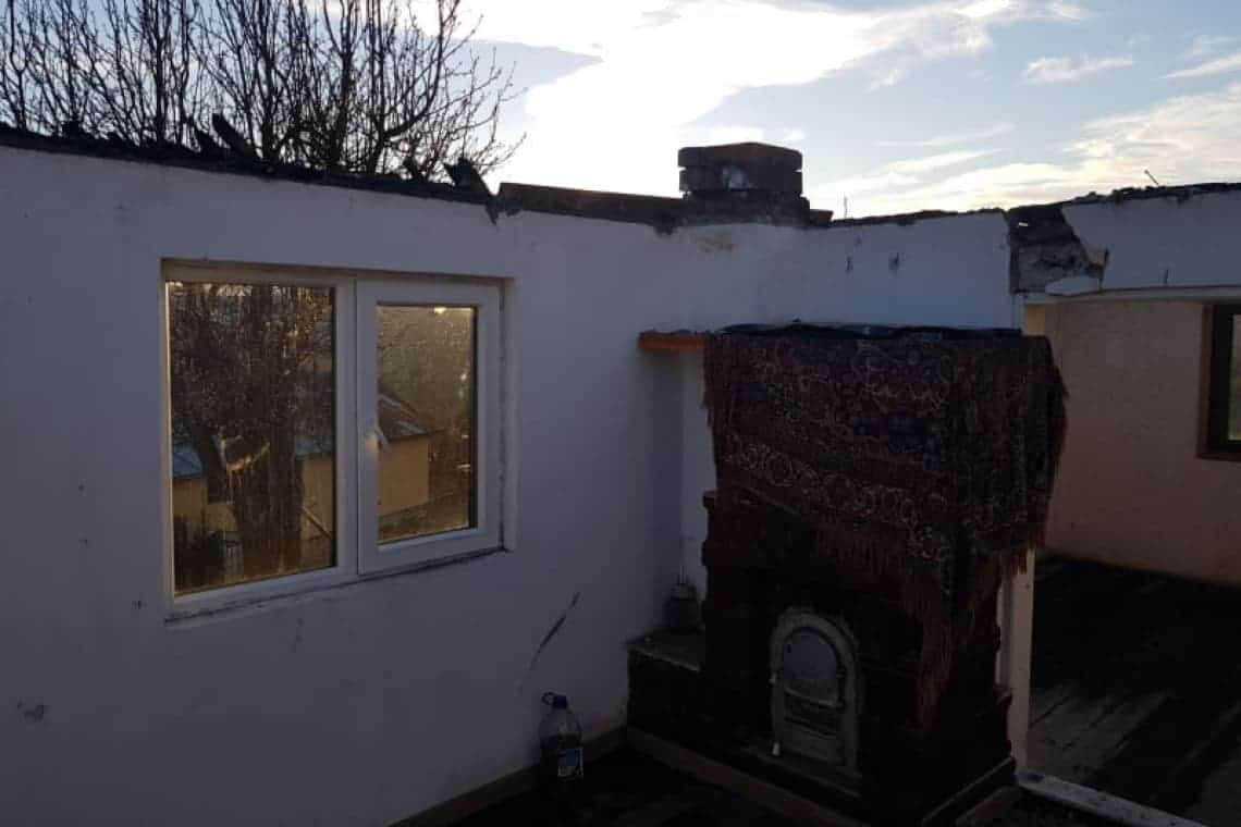 Apel umanitar/ O familie din Breaza are nevoie de ajutor, după ce un incendiu le-a mistuit casa!