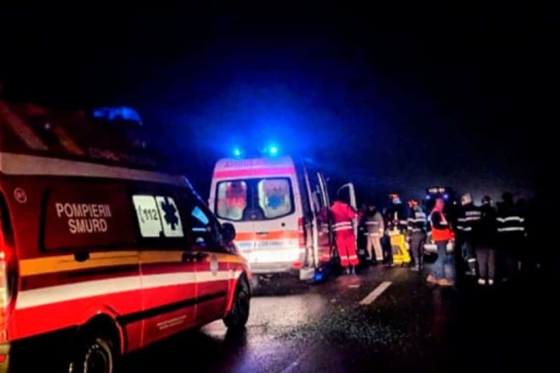 Accident grav în Ploieștiori. O persoană a rămas încarcerată într-un autoturism