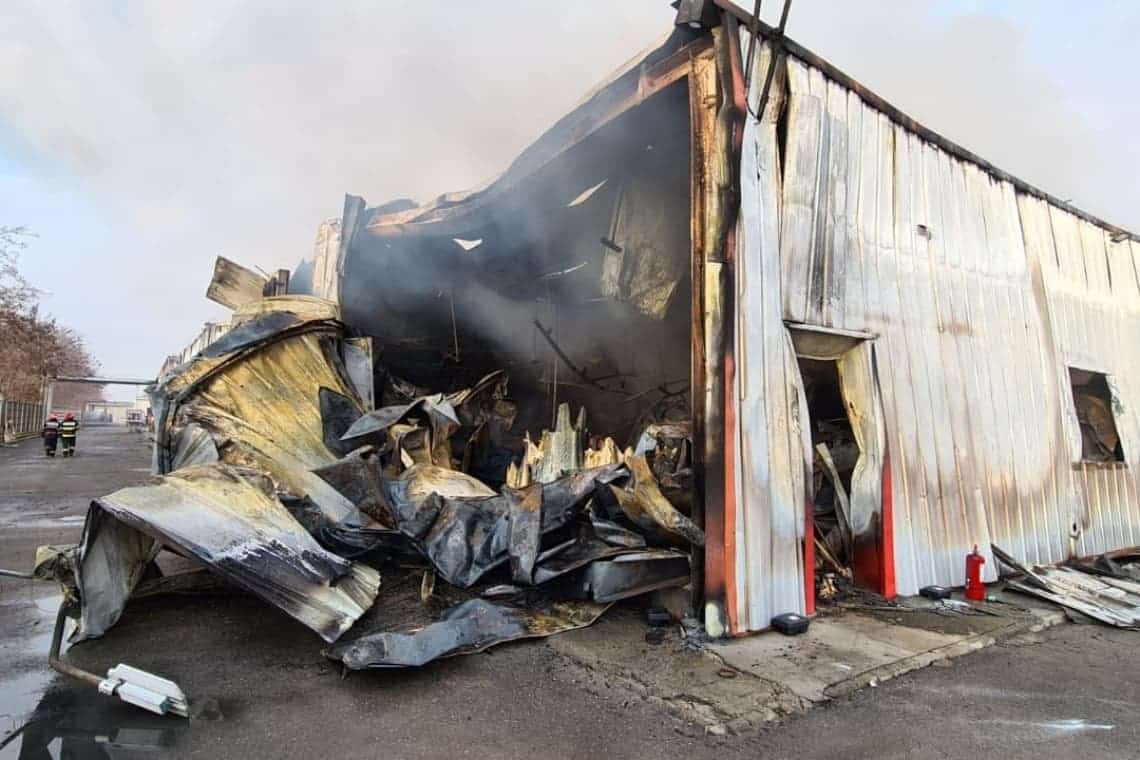 Cauza incendiului care a mistuit fabrica de mezeluri din Mizil. Concluziile ISU Prahova