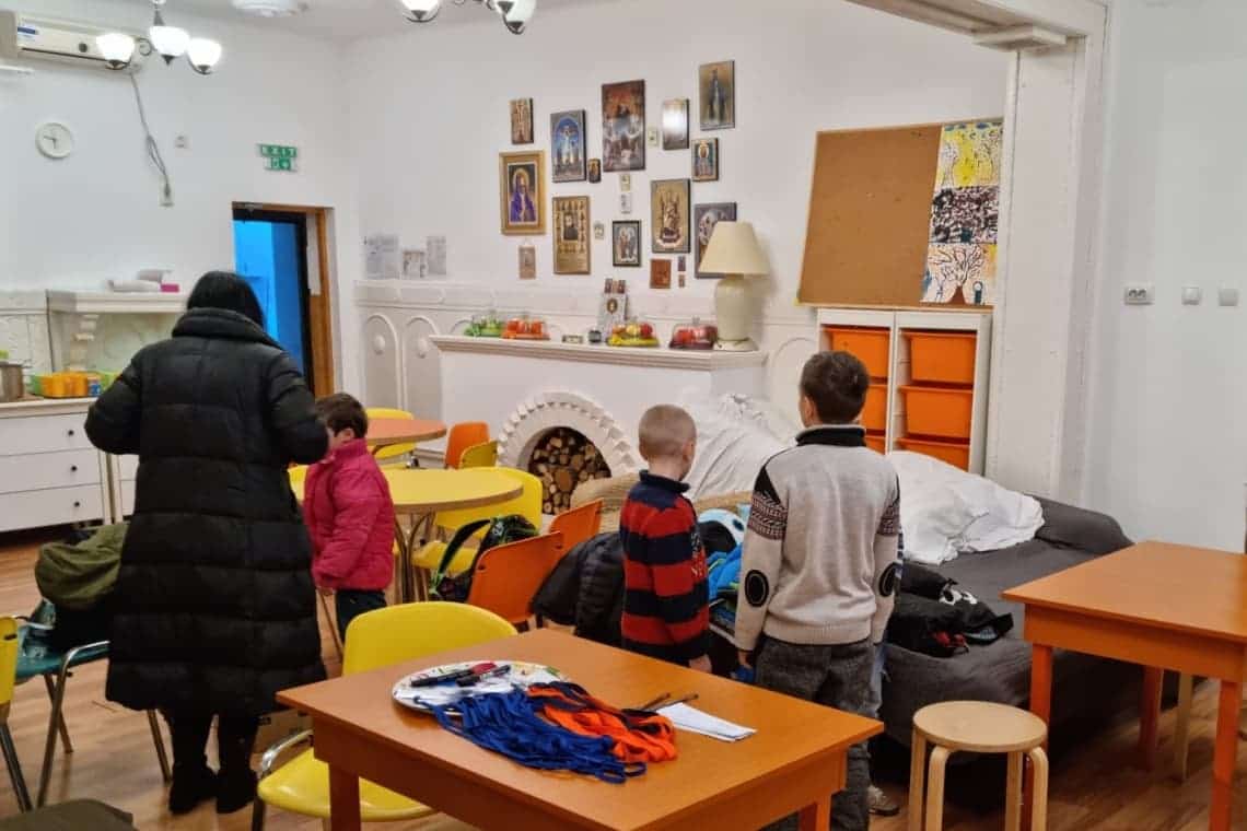 66 de copii orfani din Ucraina au ajuns la Băicoi, Posești și Vălenii de Munte