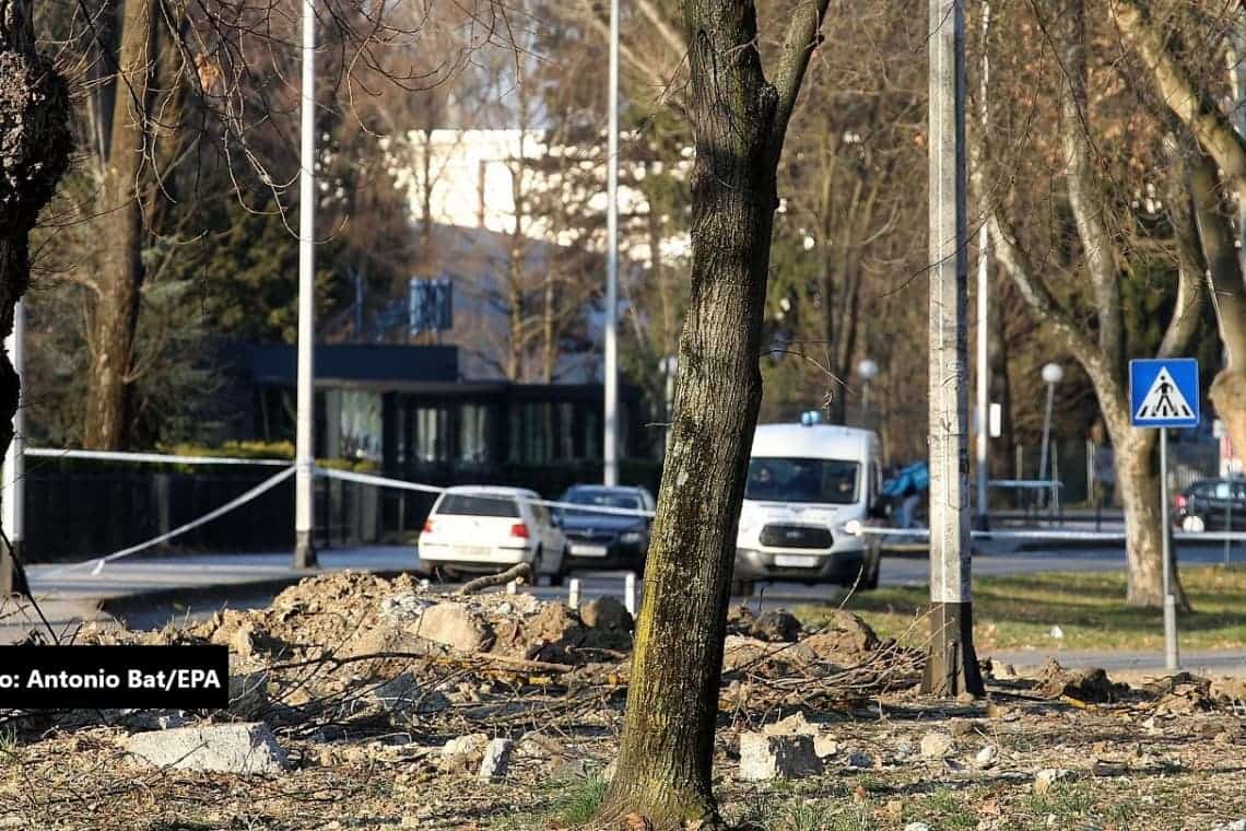 Drona militară prăbușită în Zagreb, ridicată de anchetatorii croați de la locul accidentului