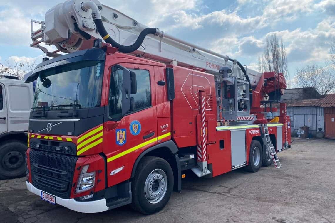 O nouă autoscară performantă a intrat în dotarea ISU Prahova. Ajunge la 45 de metri înălțime!