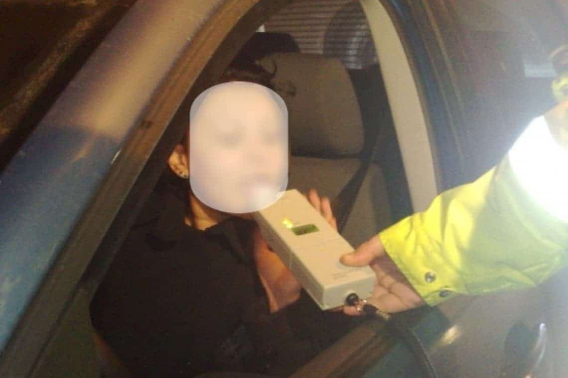 Tânără prinsă beată criță la volan, pe DN1A, în Vălenii de Munte!