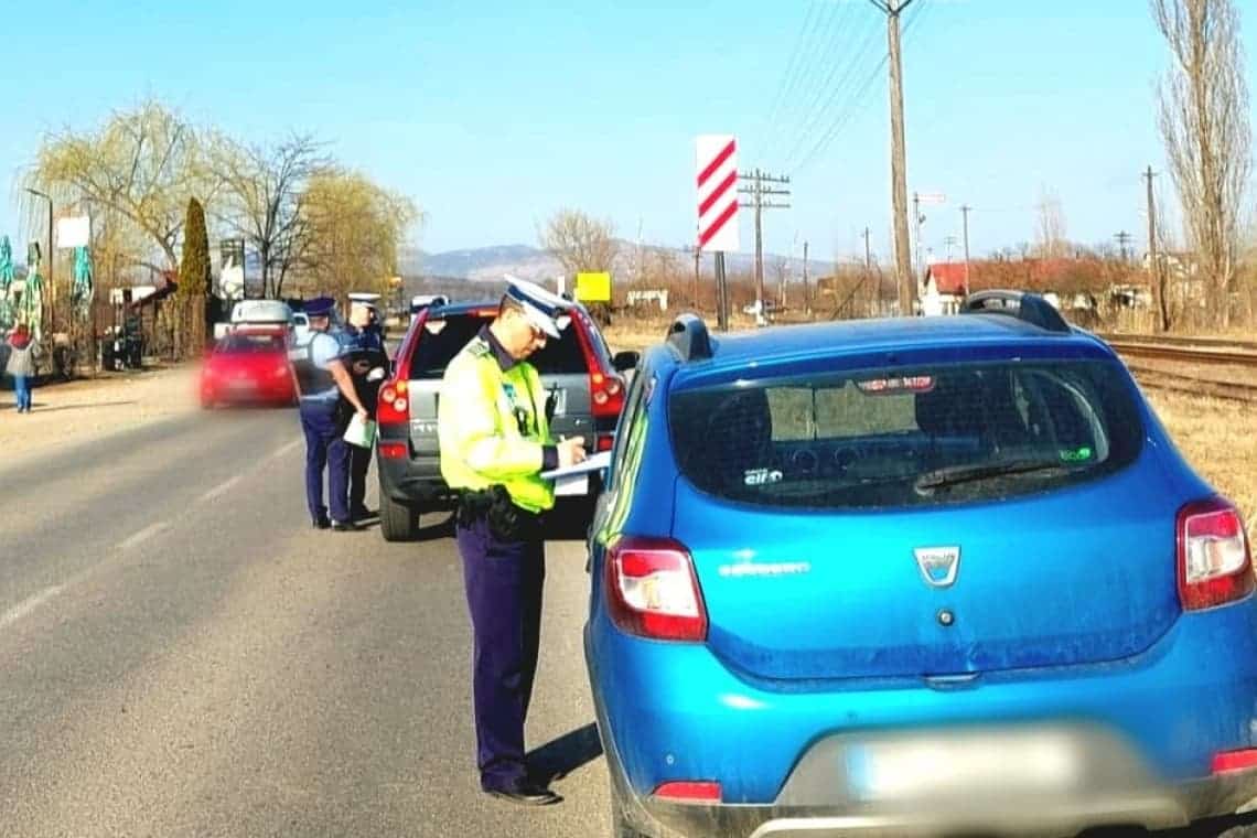 Controale în trafic, pe mai multe drumuri din zona orașelor Băicoi, Plopeni și Slănic