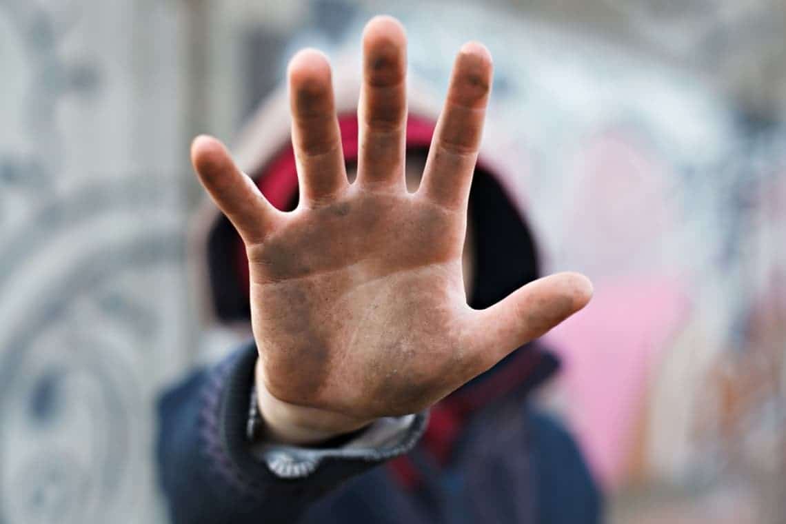 Un băiat de 15 ani, victimă a traficanților de minori. În rețea erau implicați și prahoveni