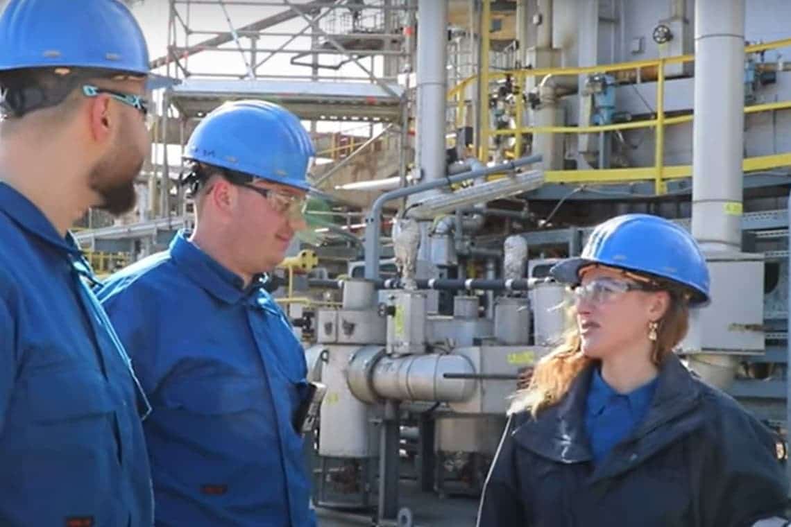 “Școala Petrochimiștilor“, la Liceul Lazăr Edeleanu din Ploiești. Un proiect care susține elevii interesați de domeniul petrochimiei