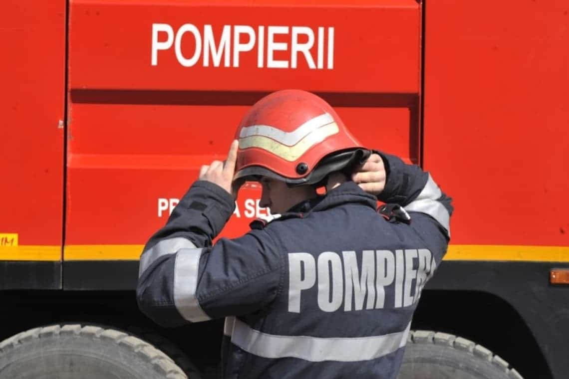 Incendiu la Halele Centrale din Ploiești, de Paște. Două persoane intoxicate cu fum