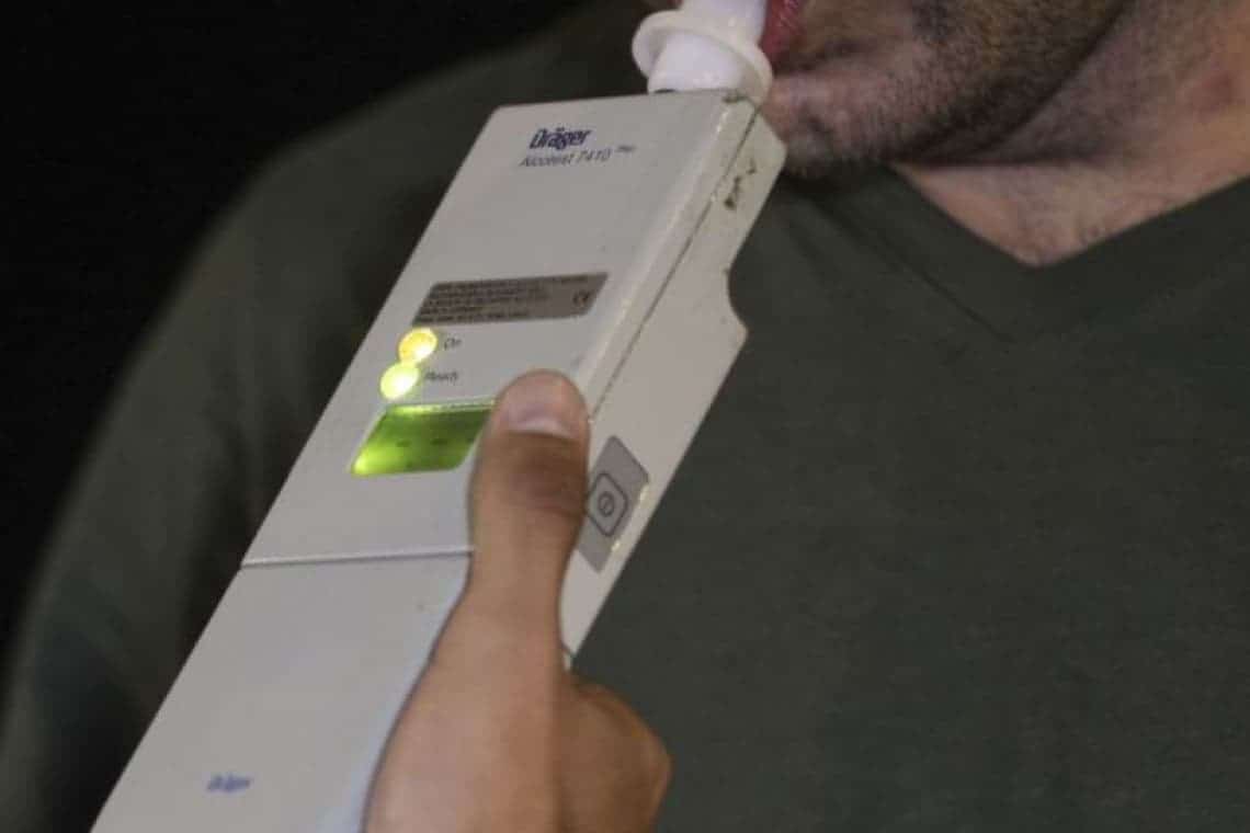 Băut, un tânăr din Ploiești conducea haotic pe DN1, miercuri seară. Prins de polițiști, s-a ales cu dosar penal