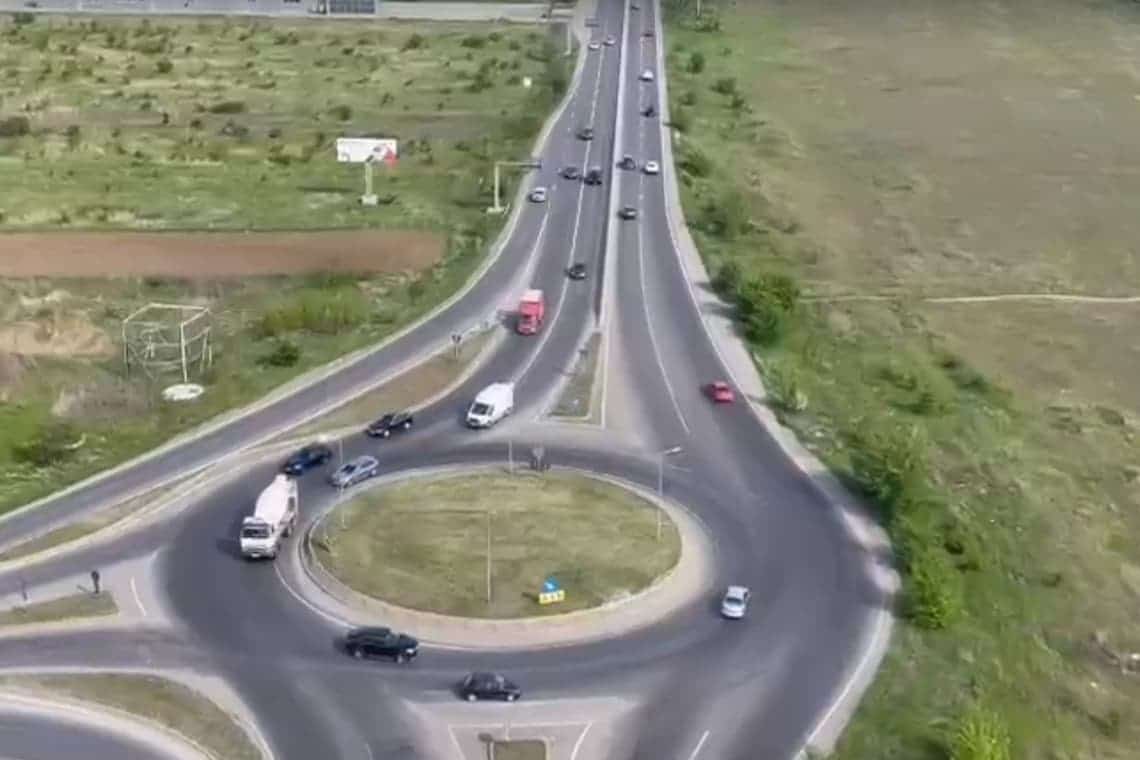 Video/ Un elicopter monitorizează, sâmbătă, traficul rutier pe drumurile din Prahova