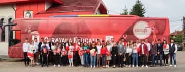 Caravana Educației, un proiect-pilot al TSD, a ajuns și în județul Prahova. Zeci de elevi au fost pregătiți suplimentar de profesori voluntari