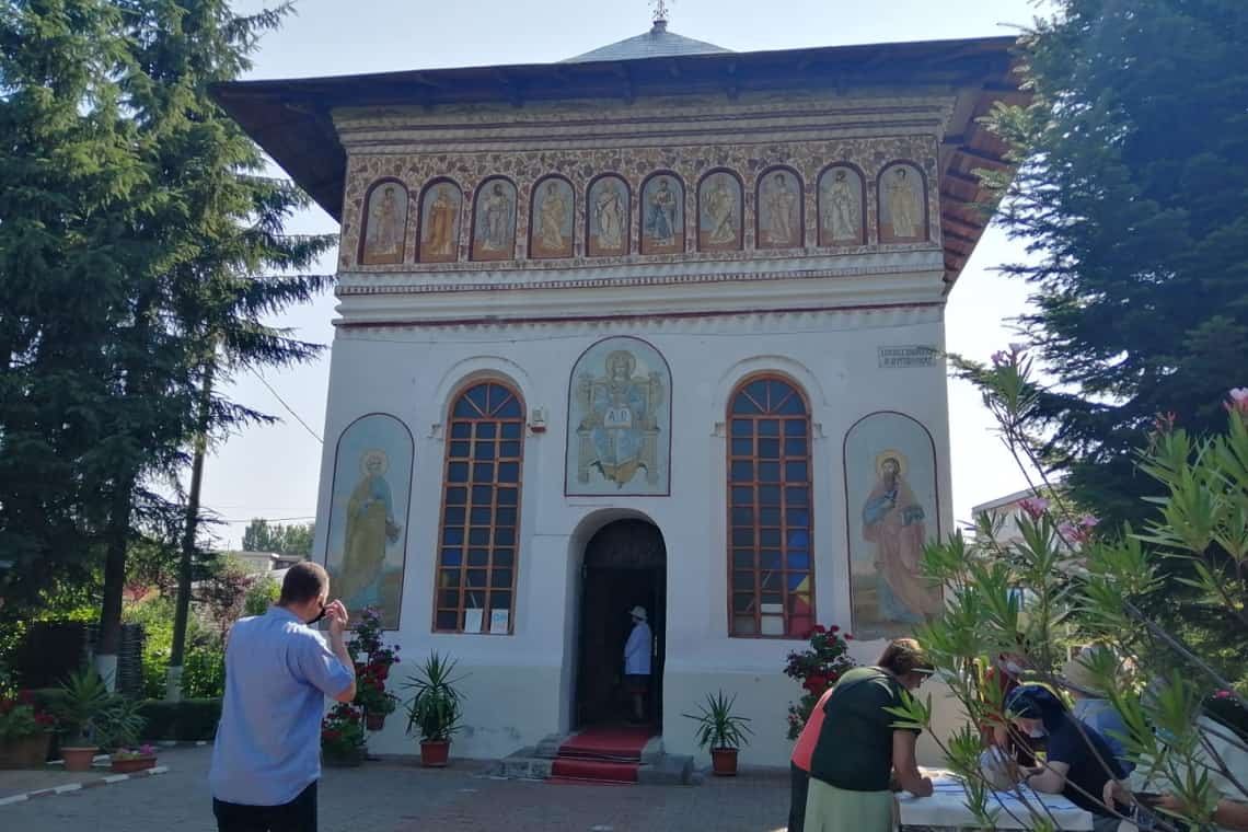 Mâine, la prânz, în toate bisericile din Prahova se vor trage clopotele în memoria eroilor neamului