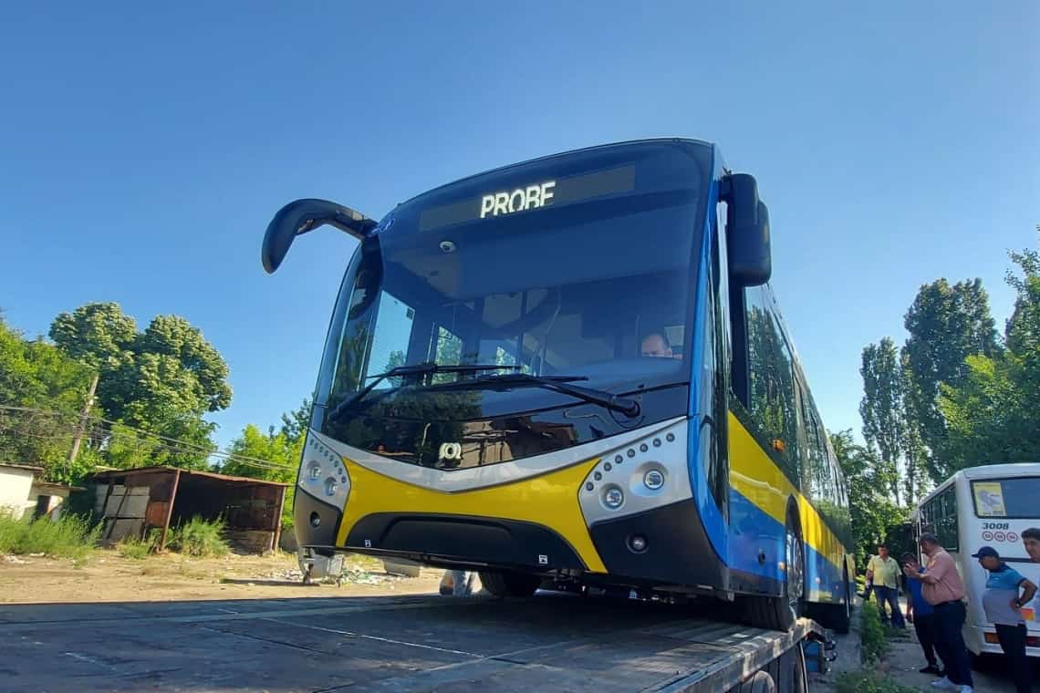 Primul autobuz electric a ajuns la Ploiești. Aflați pe ce traseu va circula