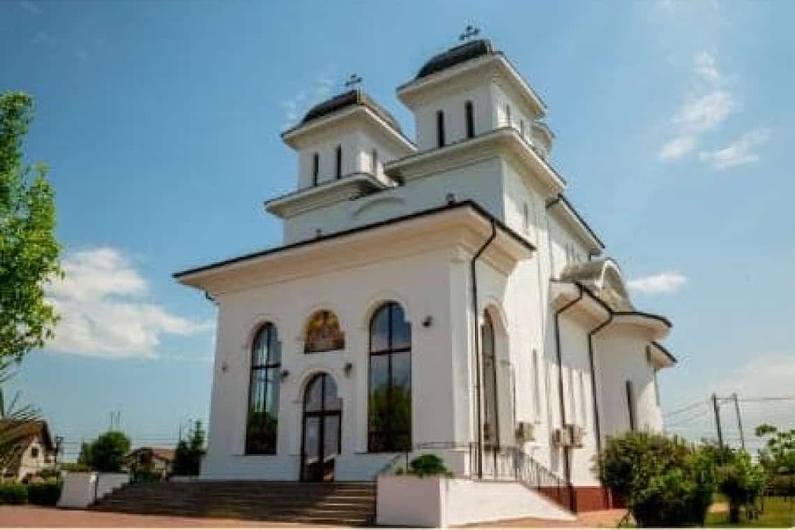 Patriarhul Daniel va sfinți noua biserică din Bucov, chiar de Sărbătoarea Sfintei Treimi
