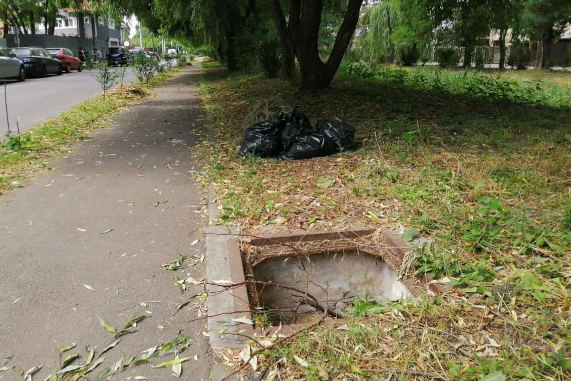 Pericol public pe strada Cornățel din Ploiești, lângă pârâul Dâmbu!