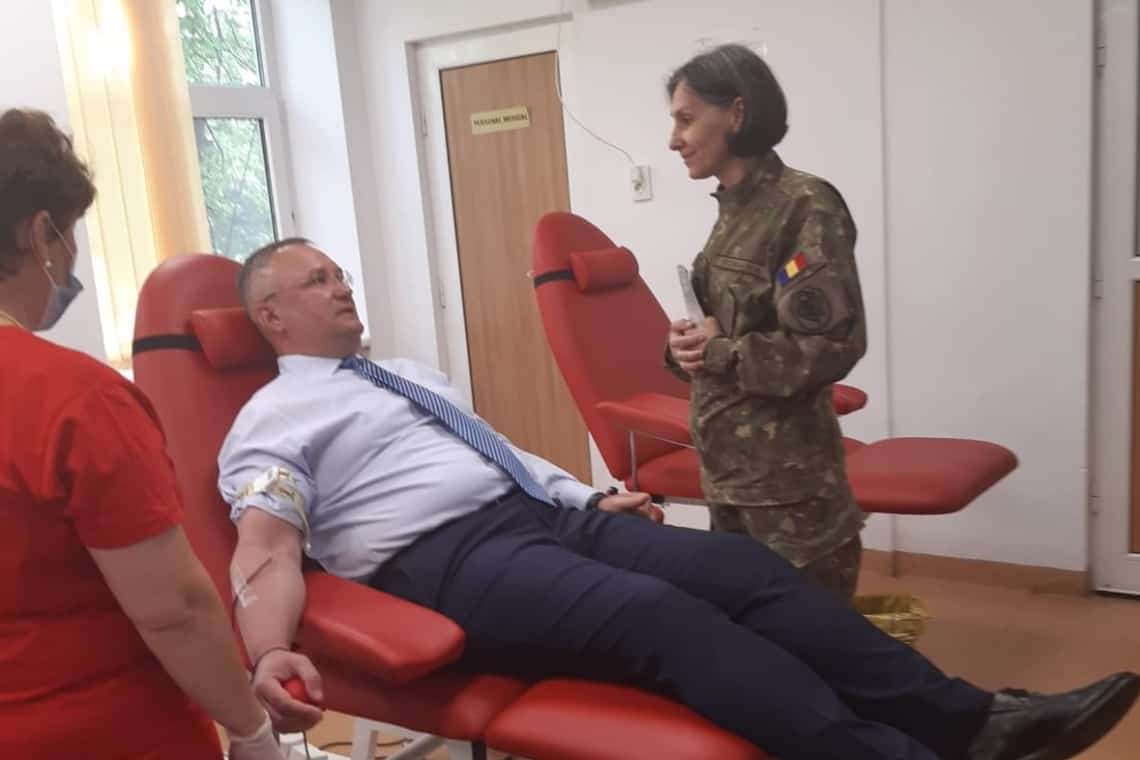 Premierul Ciucă a donat sânge la Centrul de Transfuzie sanguină al Spitalului Militar Central