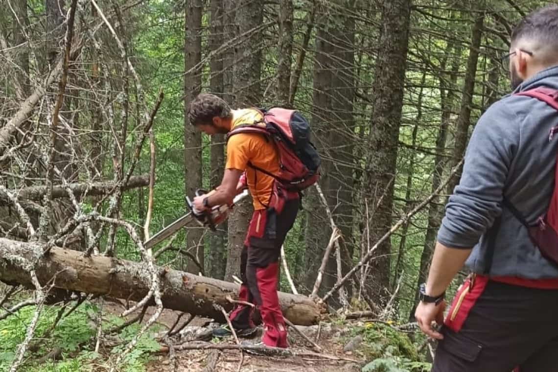 Salvamontiștii prahoveni reabilitează traseele montane, pentru siguranța turiștilor