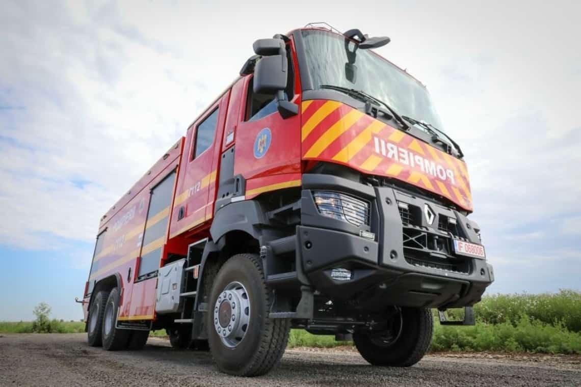 Autospecială nouă de stingere la ISU Prahova. Are o capacitate de 10.000 de litri de apă