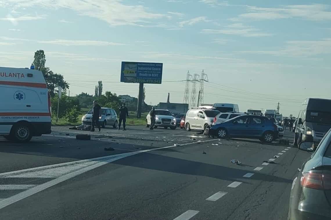 UPDATE: Trei autoturisme au intrat în coliziune în accidentul de la Paralela 45, pe DN1. Trafic oprit către Brașov