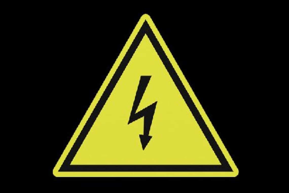 Un bărbat în pericol de electrocutare, scos de pompieri din sediul inundat al unei firme din Ariceștii Rahtivani