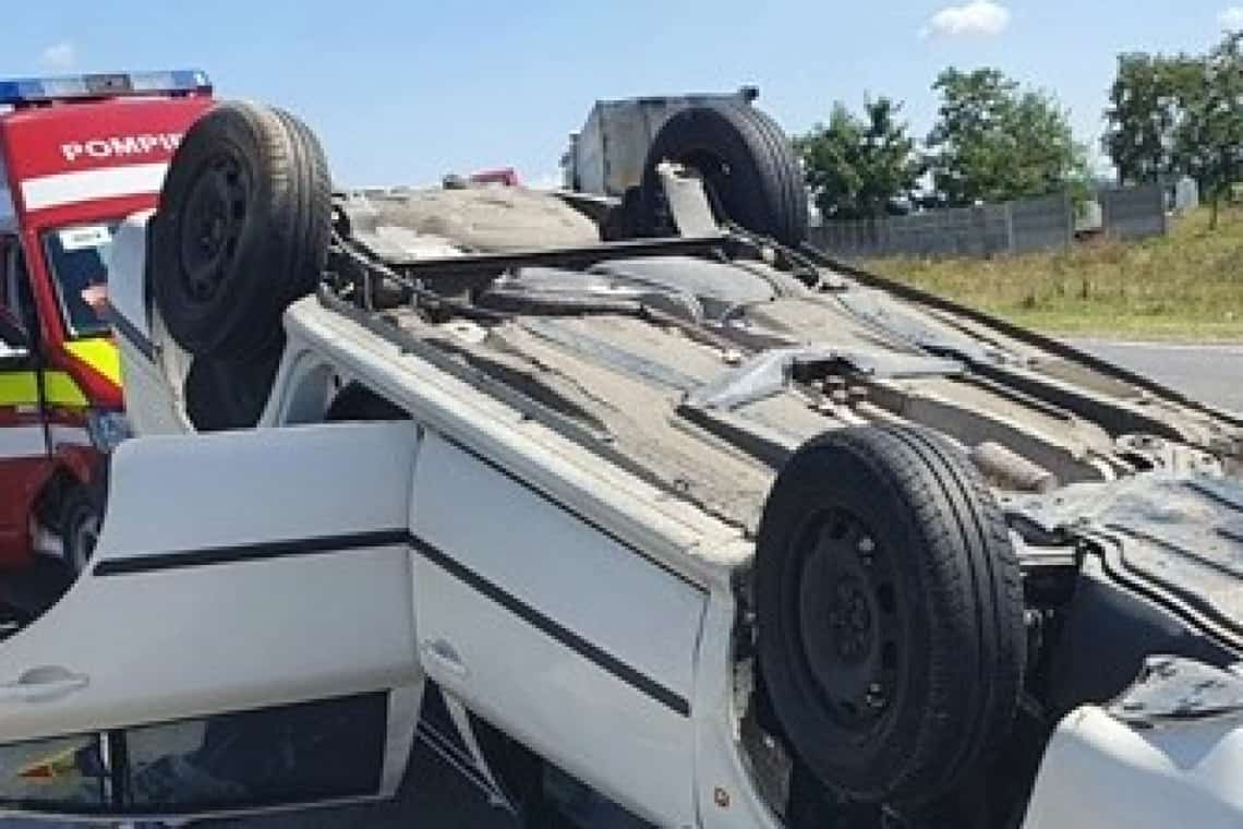 O mașină s-a răsturnat pe DN1, la Comarnic