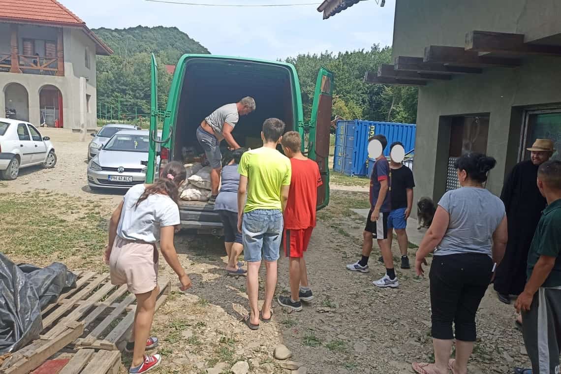 Locuitorii din Balta Doamnei s-au mobilizat din nou pentru a-i ajuta pe sărmani!