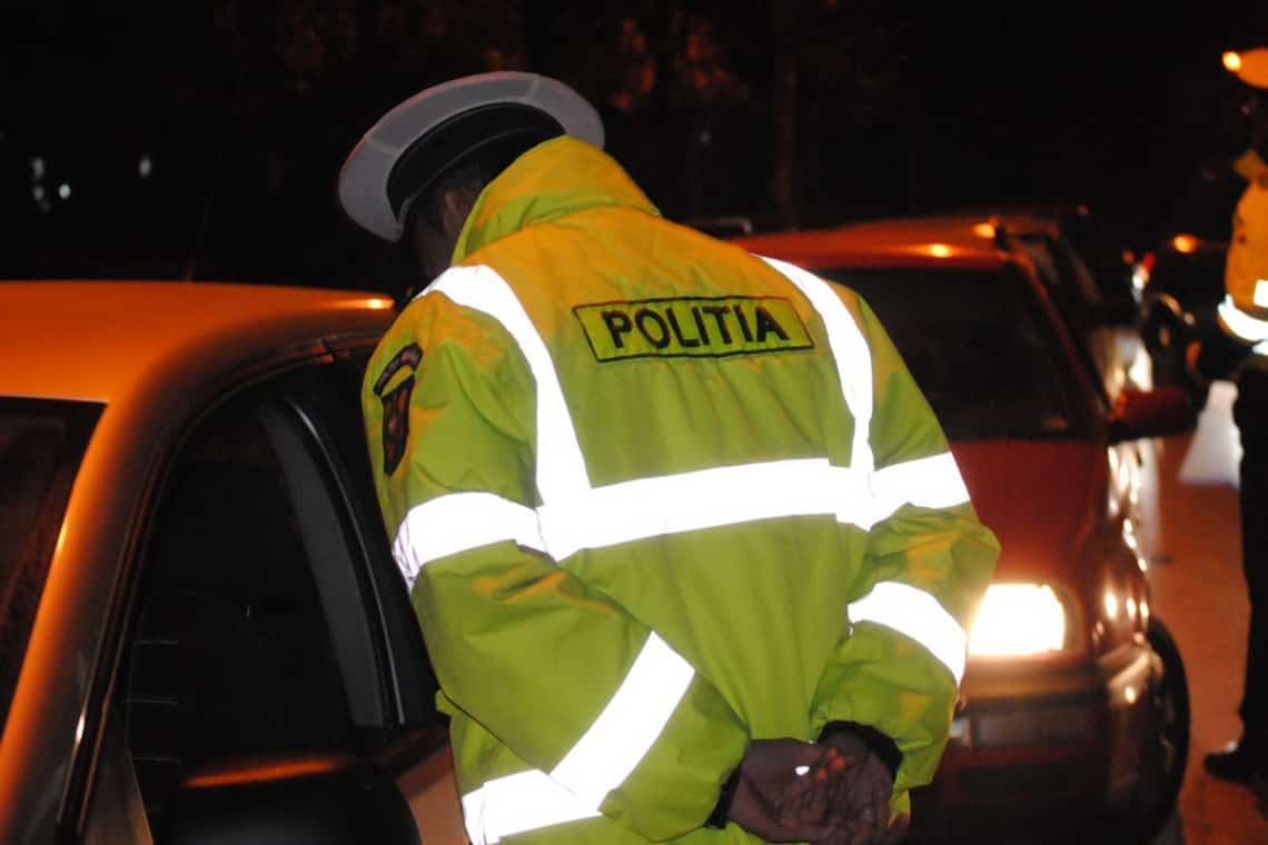 Un polițist din Blejoi a refuzat o sumă de bani și reparații gratuite la mașină, oferite pentru a închide ochii la încălcarea regulilor în trafic