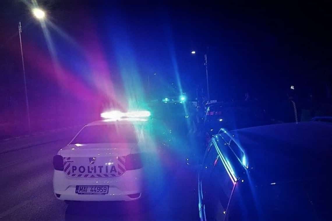 Un șofer beat a intrat cu mașina în parapeții despărțitori de pe DN1, în zona Bănești