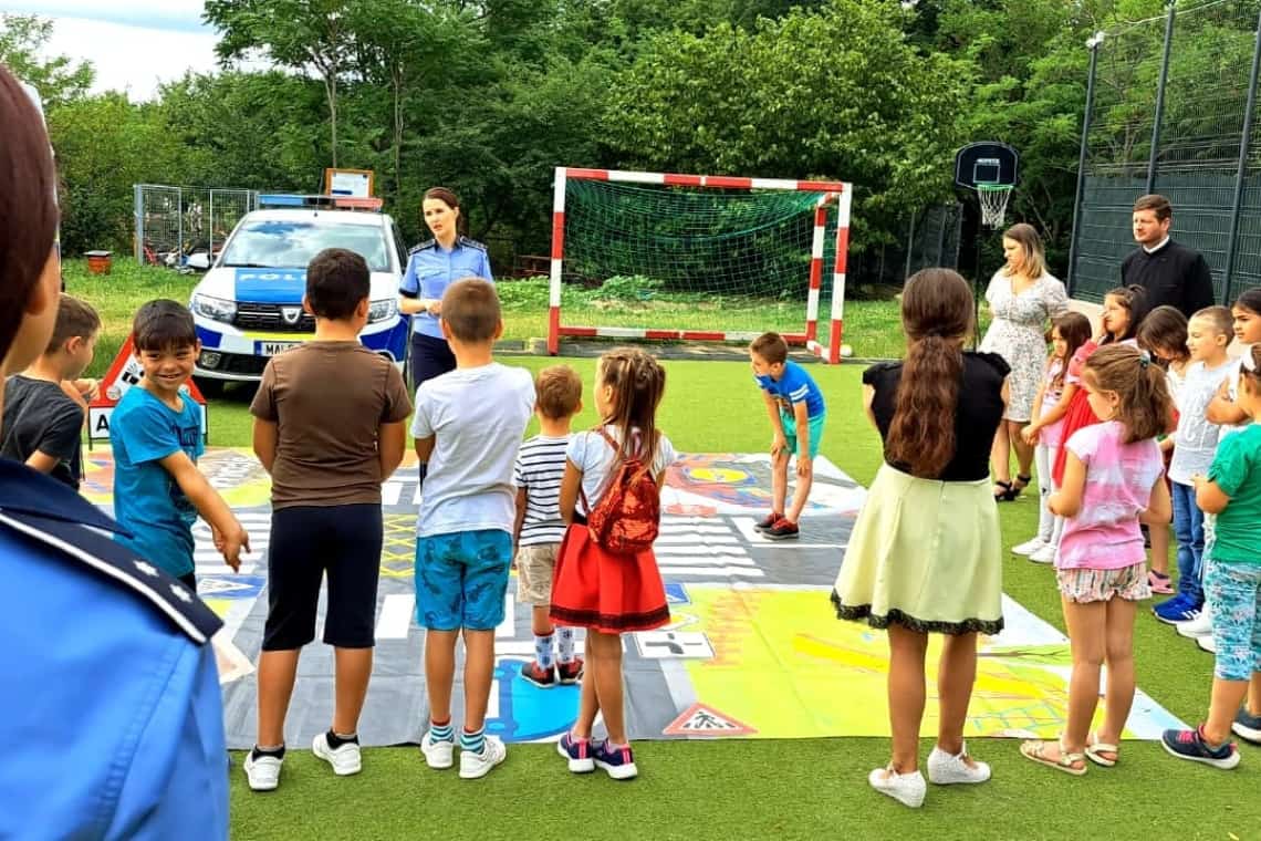 Polițiștii prahoveni, ’’profesori’’ în școlile de vară! Prima oprire - Centrul de zi Sfântul Stelian din Urlați