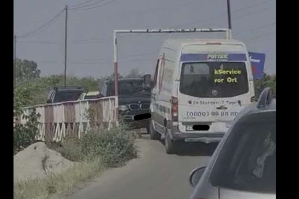 Noi scene de comedie neagră pe podul de la Pantazi!