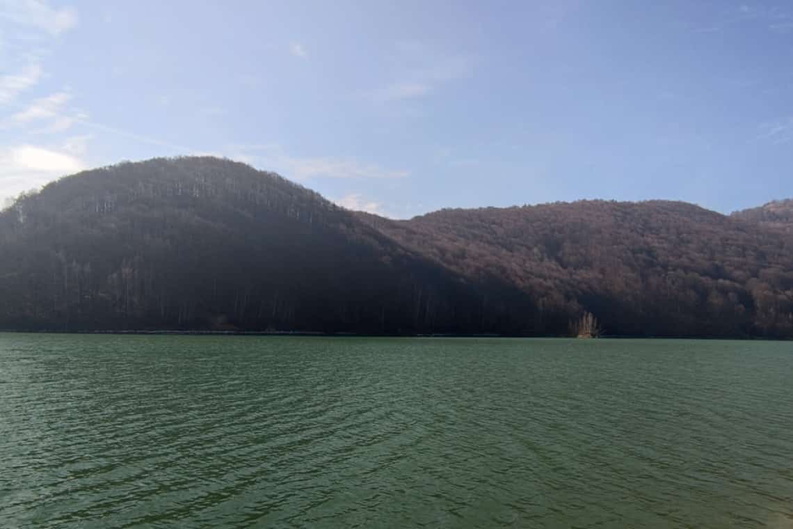 Apa din lacurile de acumulare Măneciu și Paltinu se menține la un nivel apropiat de normal, pentru o lună de vară